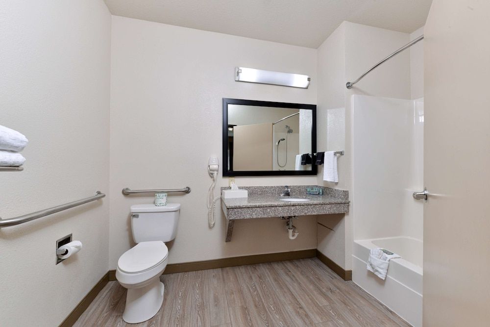 Best Western Big Spring Lodge Standard Room, 1 King Bed, Accessible, Refrigerator & Microwave 4