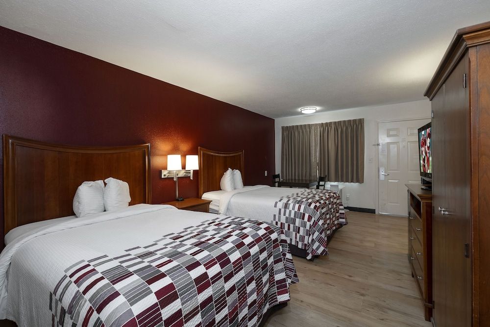 Red Roof Inn Dothan Deluxe Room, 2 Queen Beds, Non Smoking