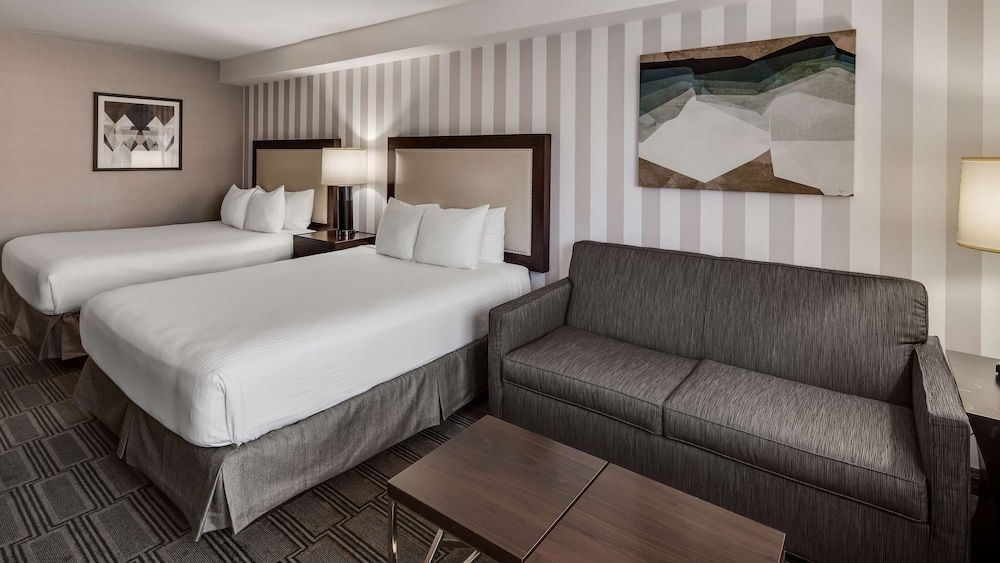 Best Western Lapeer Inn Suite, 2 Queen Beds, Accessible, Bathtub 2