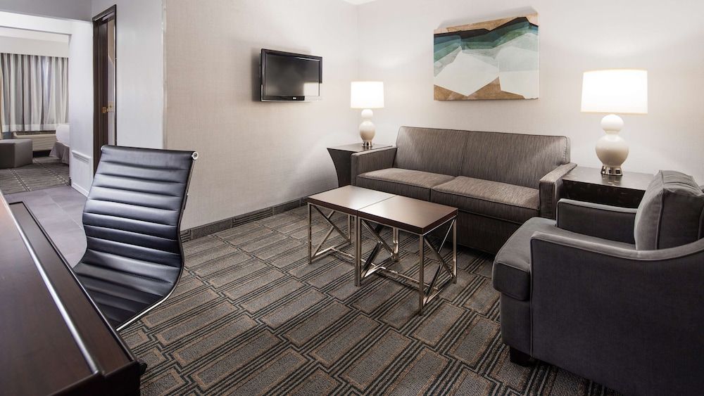 Best Western Lapeer Inn Suite, 1 King Bed, Non Smoking 7