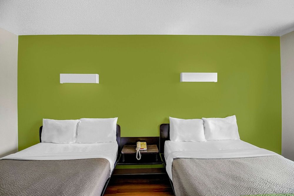 Motel 6 Charles Town, WV Deluxe Room, 2 Double Beds, Smoking, Refrigerator & Microwave 3