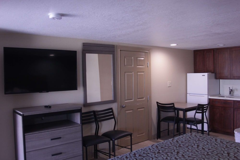 Americas Best Value Inn Port Aransas Suite, 2 Bedrooms, Non Smoking, Kitchenette 6