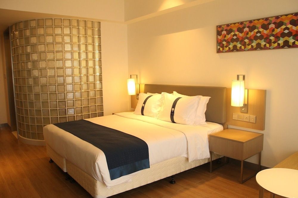 Holiday Inn Express Haikou West Coast by IHG Standard Room, 1 Queen Bed, Garden View