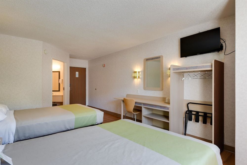 Motel 6 Statesville, NC Standard Room, 2 Double Beds, Non Smoking 3