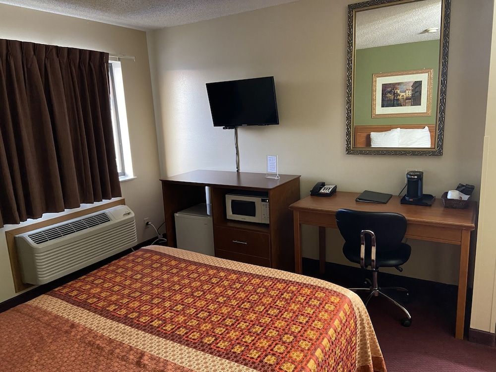 Heartland Hotel and Suites Room, 1 Double Bed 2