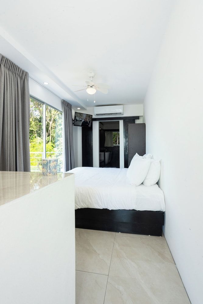 El Faro Containers Beach Hotel Panoramic Room, Bathtub, Ocean View