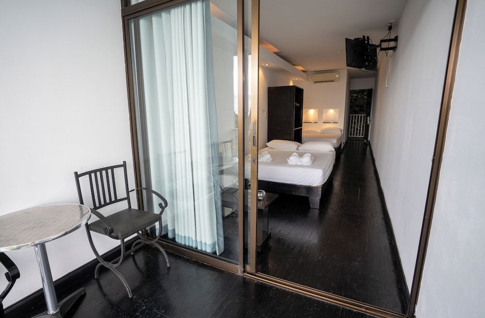 El Faro Containers Beach Hotel Superior Quadruple Room 16