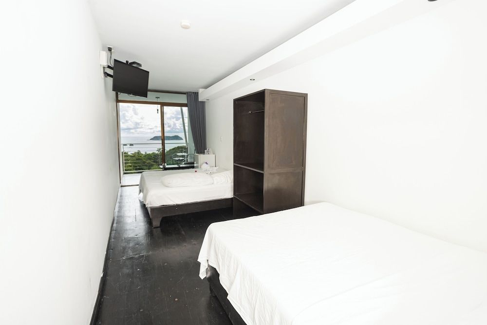 El Faro Containers Beach Hotel Superior Quadruple Room 2