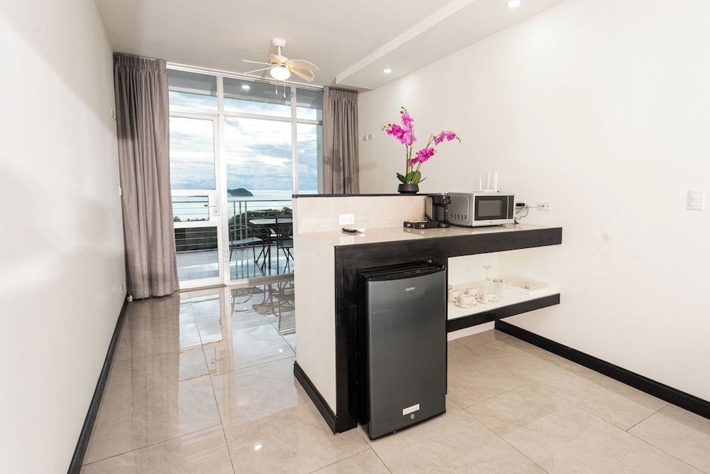 El Faro Containers Beach Hotel Panoramic Room, Ocean View 10