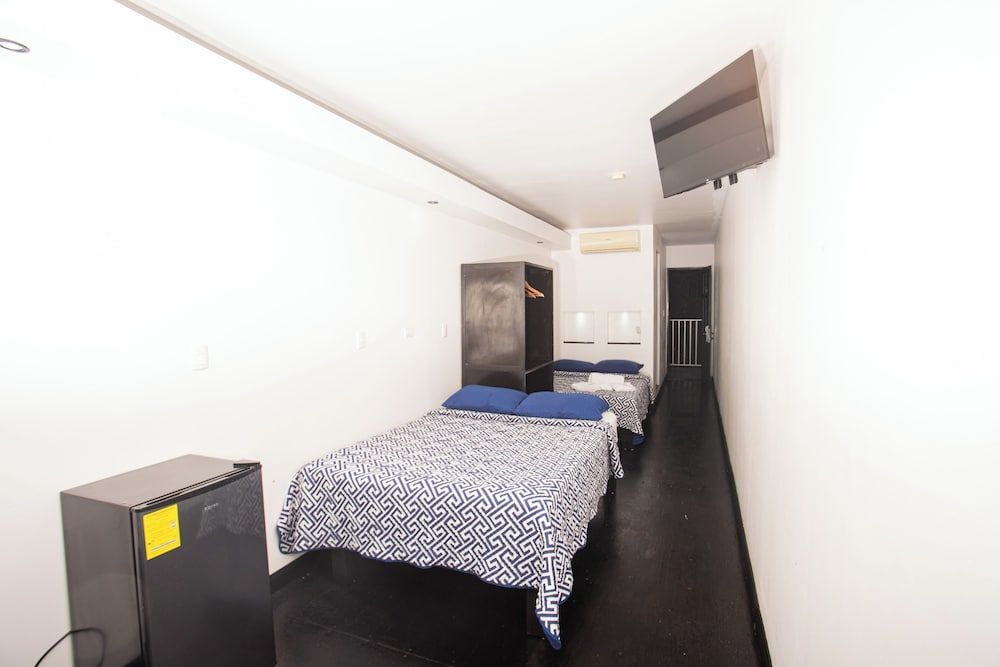 El Faro Containers Beach Hotel Superior Quadruple Room 8