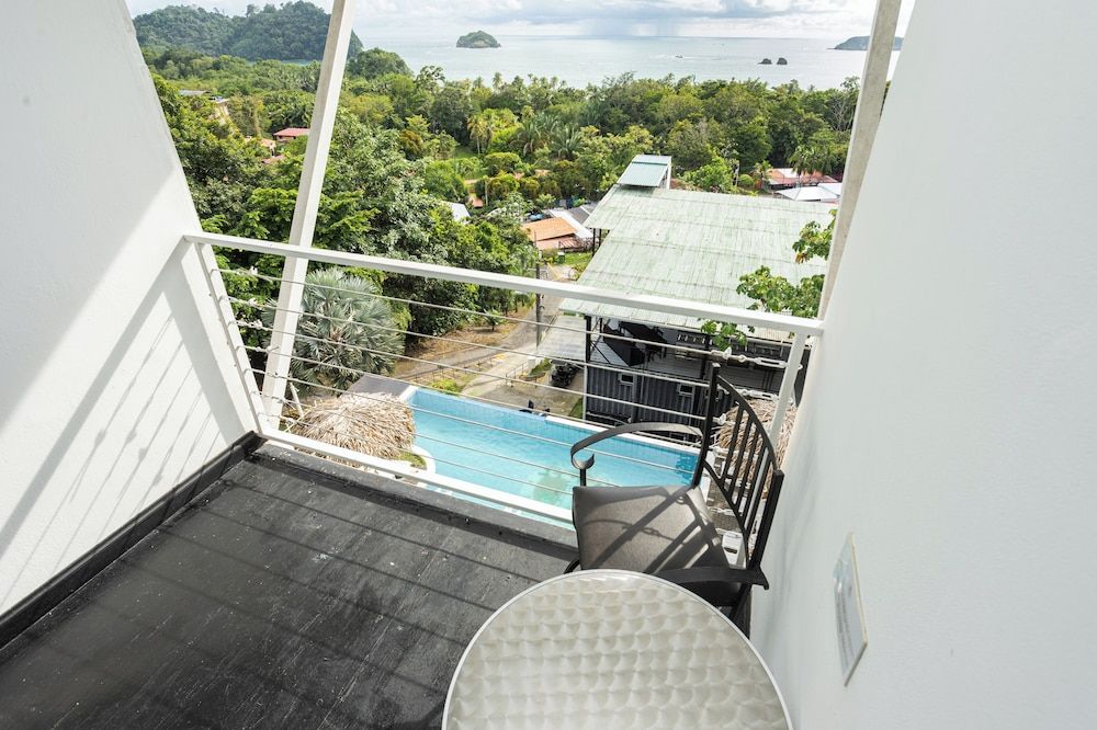 El Faro Containers Beach Hotel Superior Quadruple Room 12