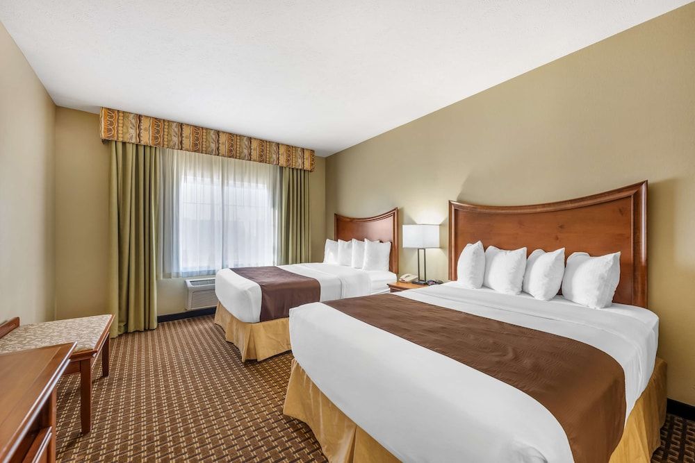 Best Western Plus Grand Island Inn & Suites Suite, 2 Queen Beds, Accessible, Bathtub (with Sofabed)