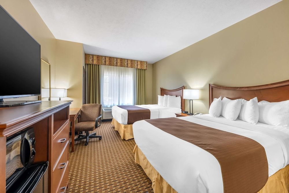 Suite, 2 Queen Beds, Non Smoking, Refrigerator & Microwave (with Sofabed)