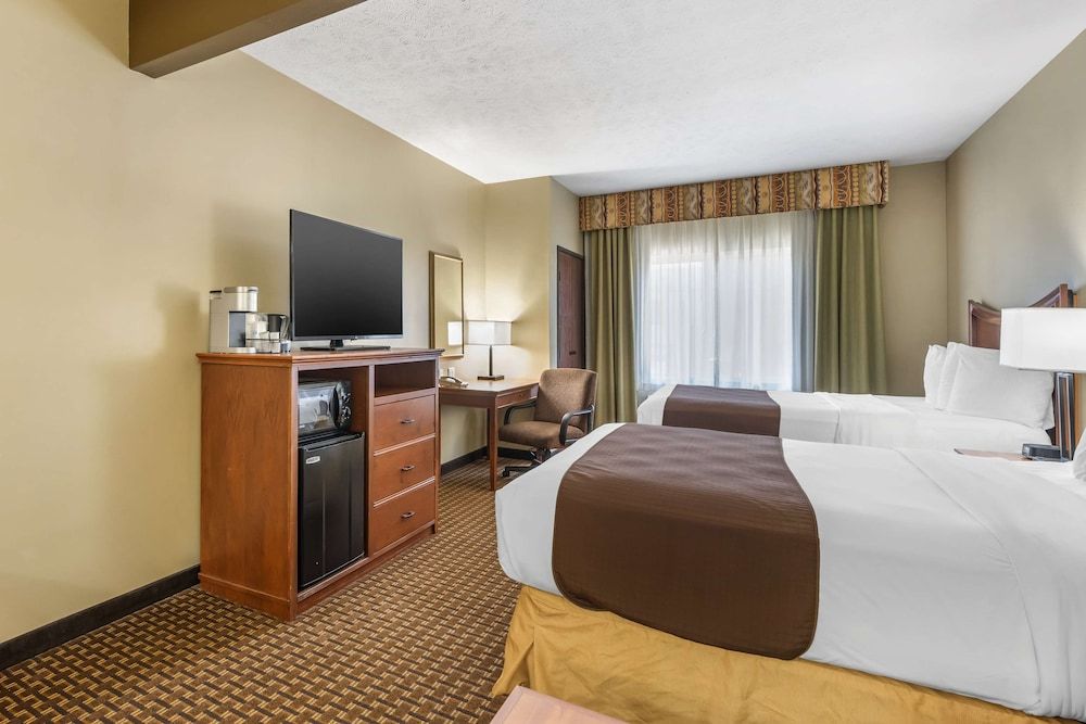 Suite, 2 Queen Beds, Non Smoking, Refrigerator & Microwave (with Sofabed)