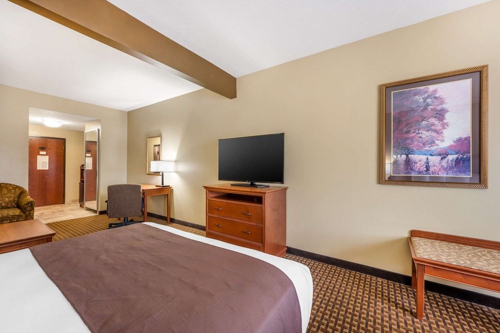 Best Western Plus Grand Island Inn & Suites Suite, 2 Queen Beds, Accessible, Bathtub (with Sofabed) 2