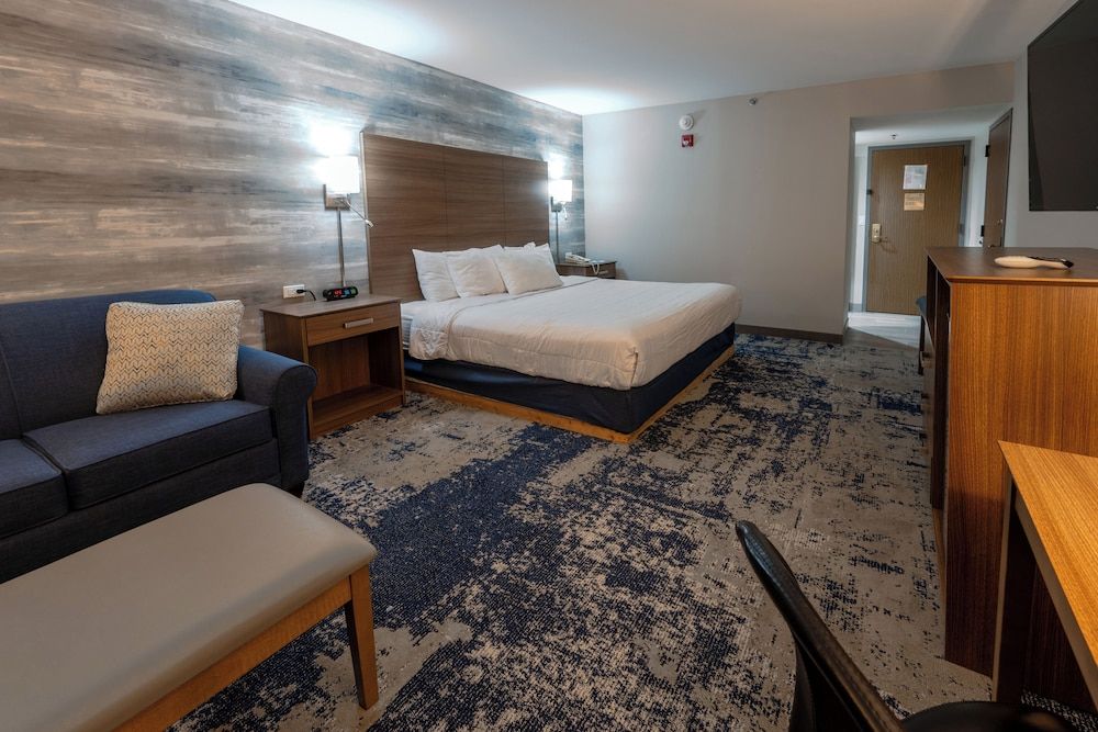 Premium Room, 1 King Bed, Accessible