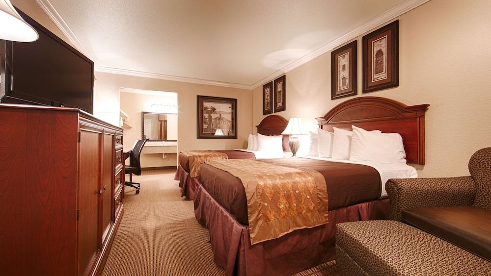 Standard Room, 2 Double Beds, Non Smoking, Refrigerator & Microwave