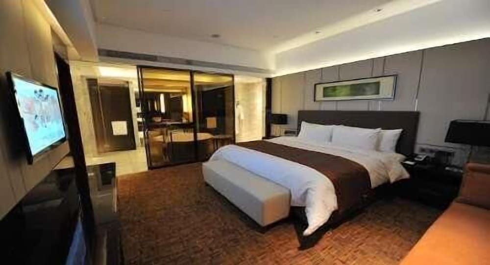 Deluxe Room, 1 King Bed, Smoking