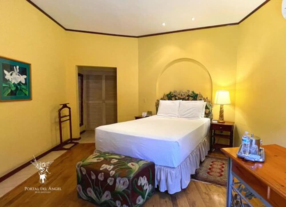Deluxe Single Room, 1 Queen Bed
