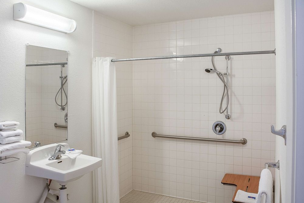 Motel 6 Ukiah, CA Standard Room, 1 Queen Bed, Non Smoking 6