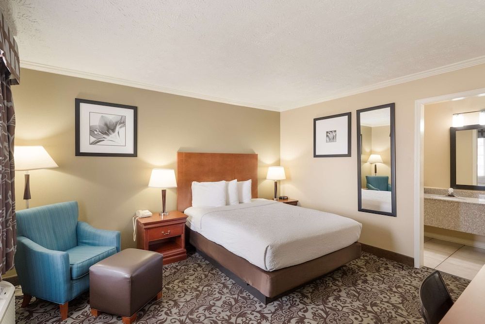 Best Western Conway Standard Room, 1 Queen Bed, Non Smoking, Refrigerator & Microwave
