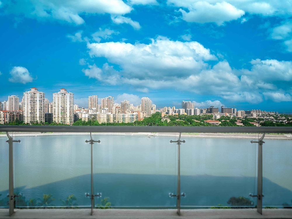 Pullman Haikou Junior Suite, 1 King Bed, Balcony, River View 3