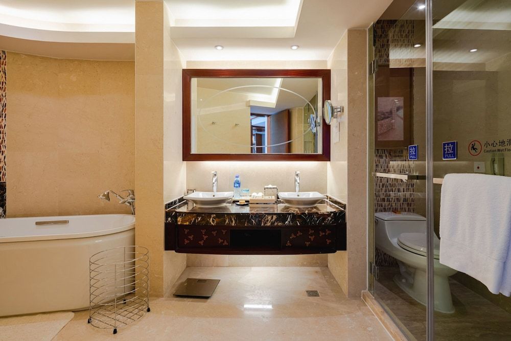 Pullman Haikou Executive Suite, 1 King Bed, Balcony, Sea View 6