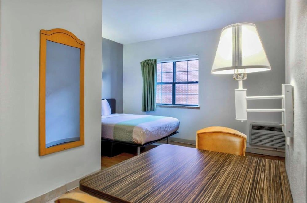 Standard Room, 1 Queen Bed, Roll-in Shower, Kitchenette