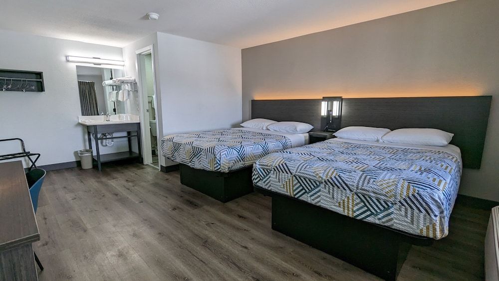 Motel 6 Leominster, MA Standard Room, 2 Double Beds, Accessible, Non Smoking 6