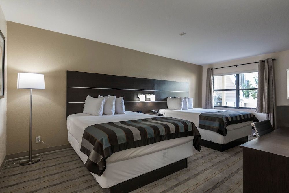 Suite, 2 Queen Beds, Non Smoking (One-Bedroom)