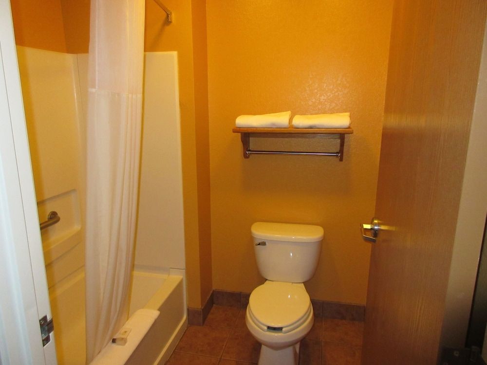 Parkfield Inn Standard Room 3