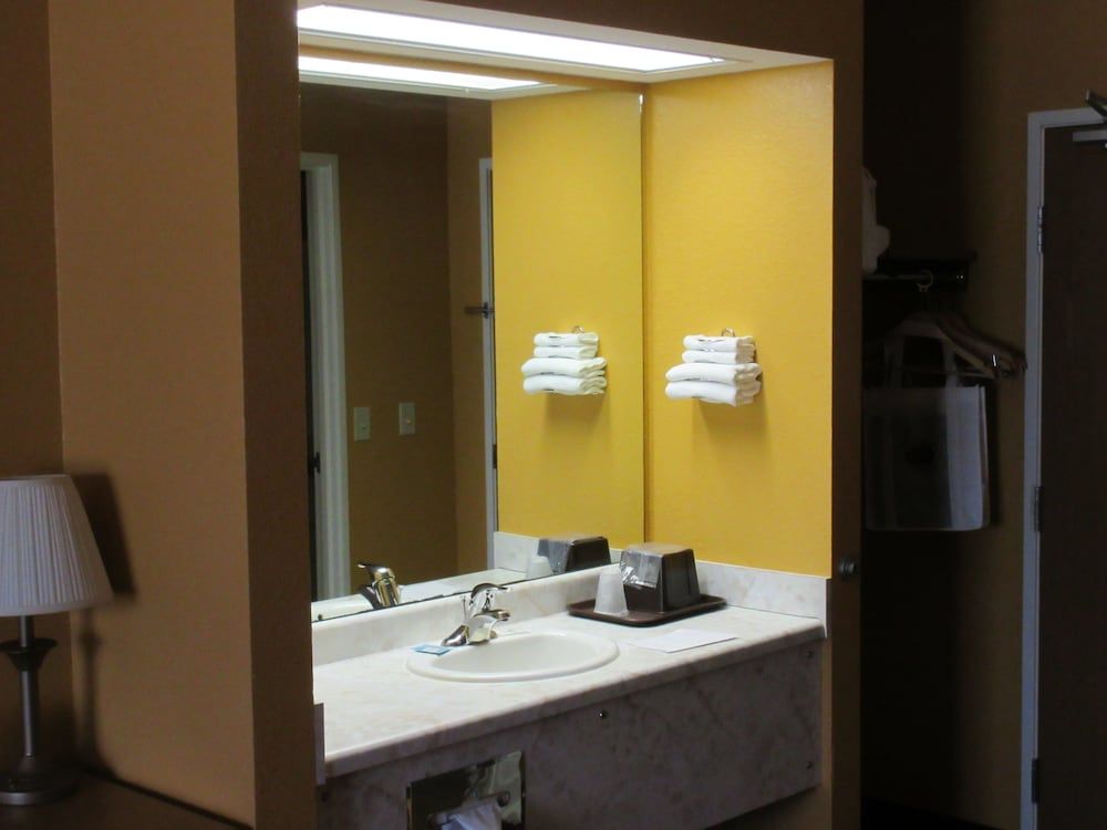 Parkfield Inn Standard Room 4