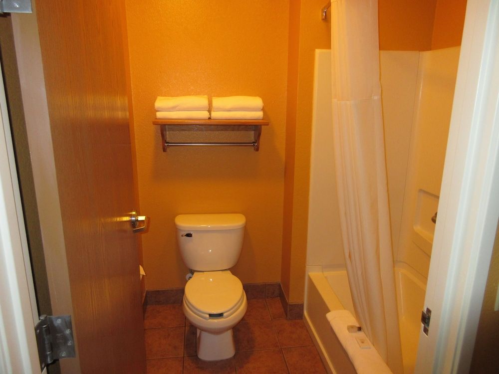 Parkfield Inn Standard Double Room 3