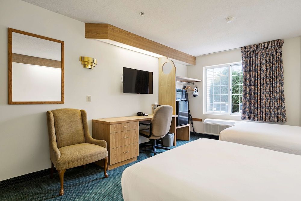 Standard Room, 2 Double Beds, Non Smoking, Refrigerator & Microwave