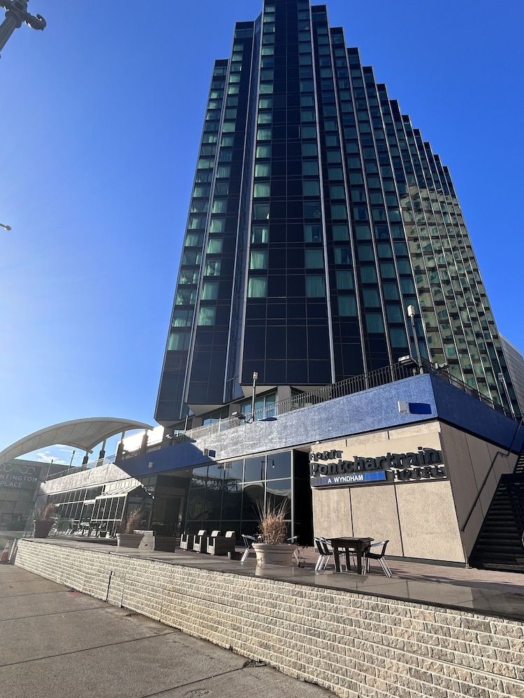 undefined Fort Pontchartrain Detroit, a Wyndham Hotel 5