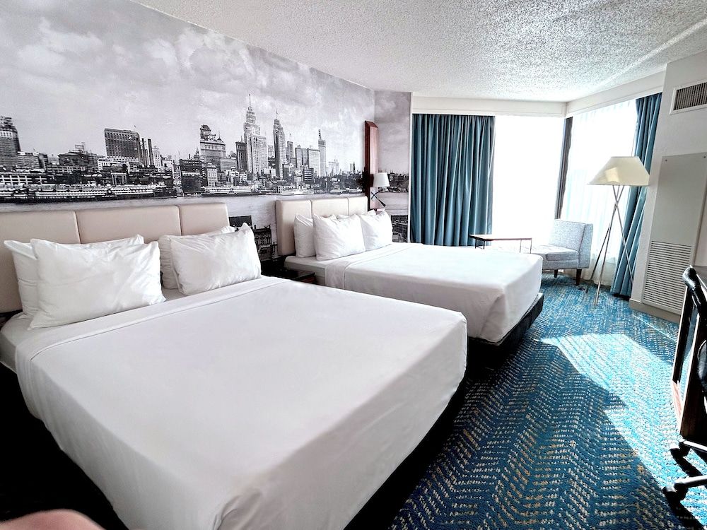 Fort Pontchartrain Detroit, a Wyndham Hotel Deluxe Room, 2 Double Beds, Non Smoking 2