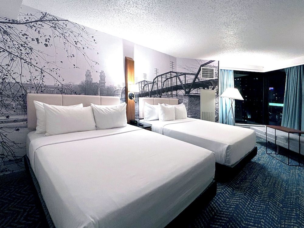 Fort Pontchartrain Detroit, a Wyndham Hotel Deluxe Room, 2 Double Beds, Non Smoking 4