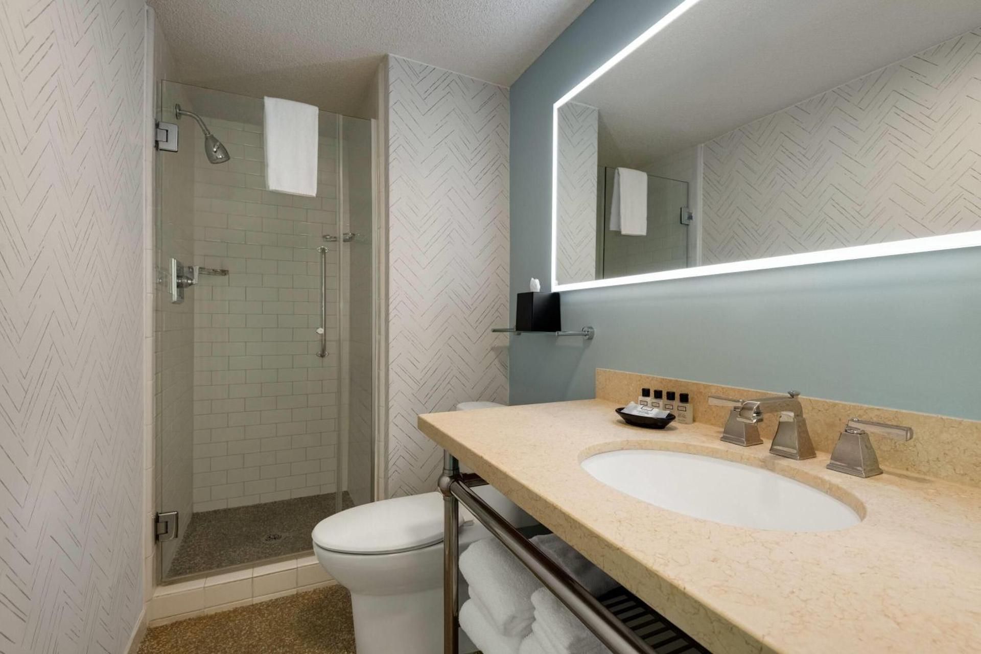 1 King Bed, 1 Bedroom Suite, River View, Non-Smoking