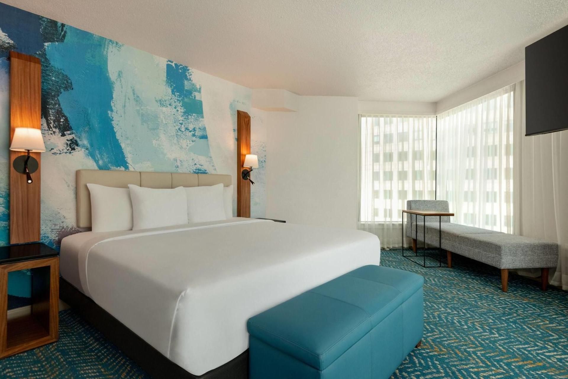 1 King Bed, 1 Bedroom Suite, River View, Non-Smoking