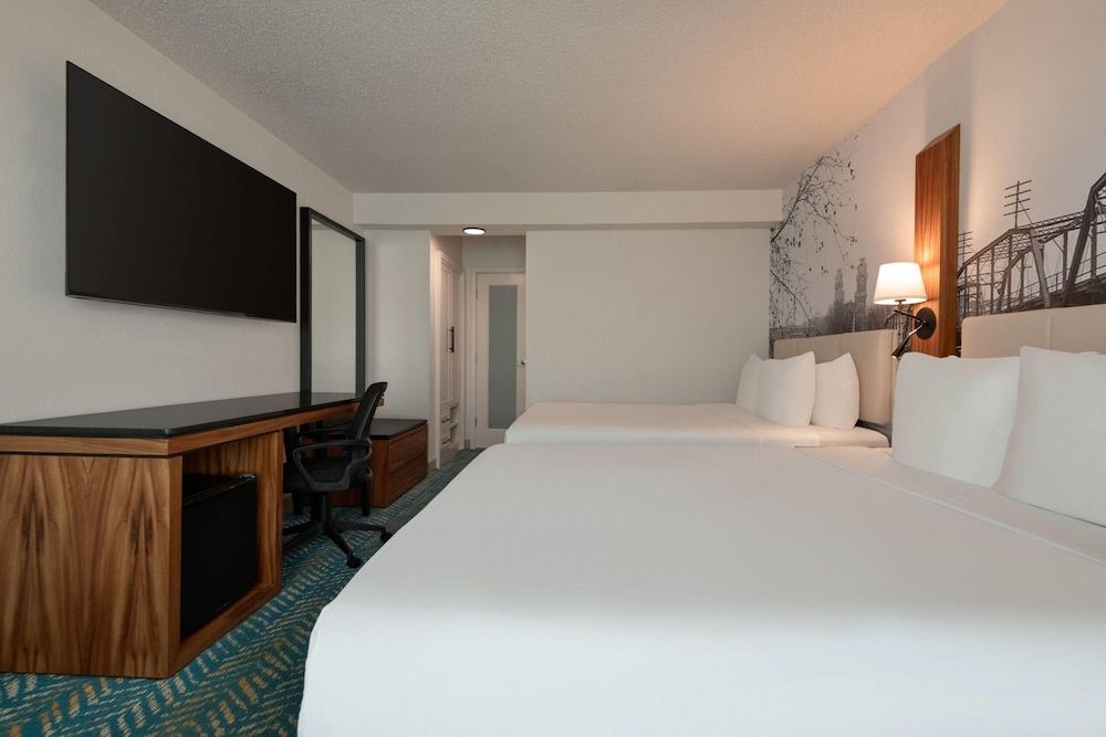 Fort Pontchartrain Detroit, a Wyndham Hotel Deluxe Room, 2 Double Beds, Non Smoking