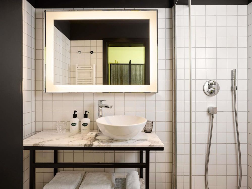 Mama Shelter Prague Room, 1 King Bed (Medium Mama) 3