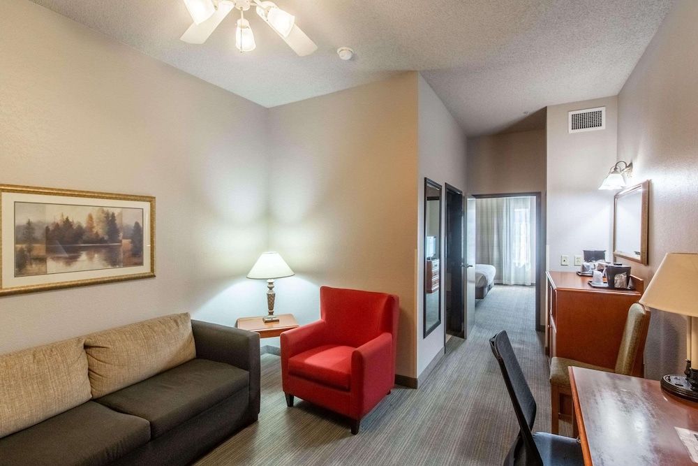 Suite, 1 King Bed, Accessible, Non Smoking (Non Smoking)
