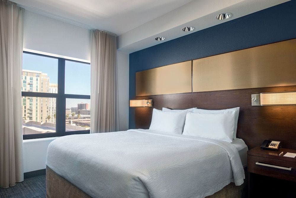 Studio Suite, 1 King Bed with Sofa bed (Mobility/Hearing Accessible, Tub)