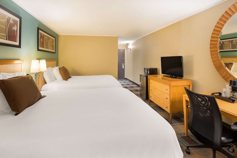 Standard Studio, 2 Queen Beds, Non Smoking, Kitchenette