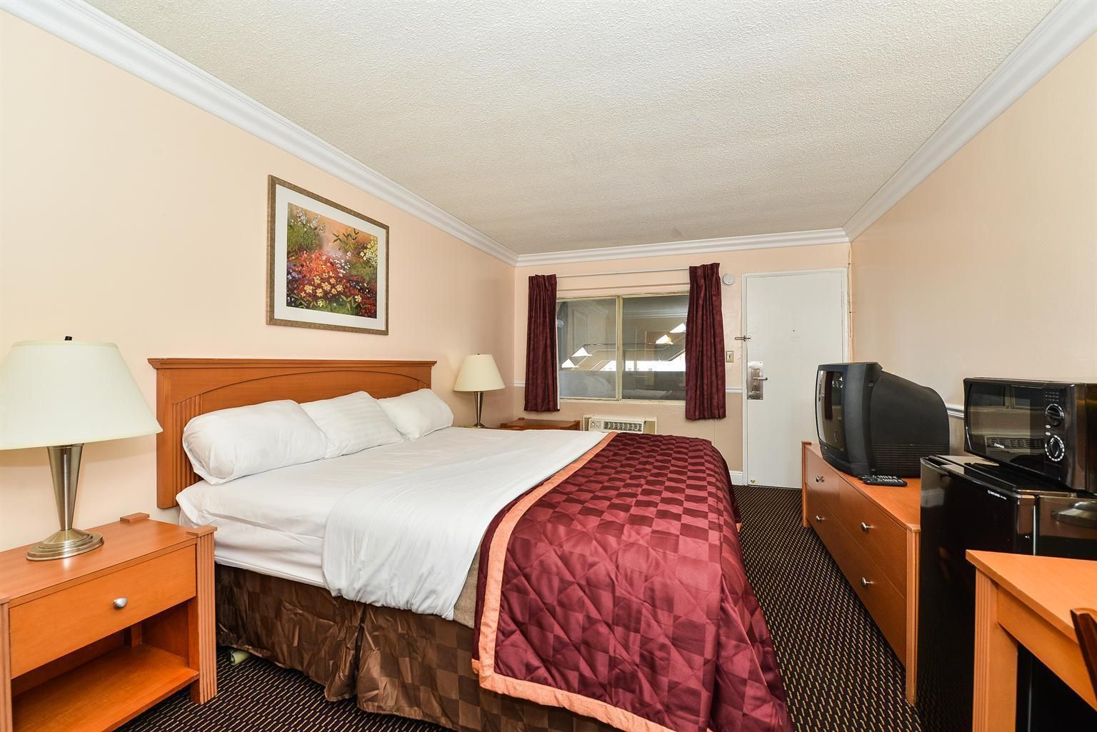 1 King Bed Non-Smoking