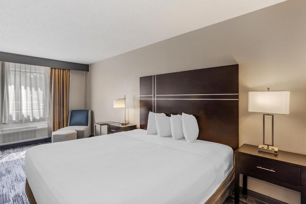 Best Western Shippensburg Hotel Standard Room, 1 King Bed, Refrigerator & Microwave