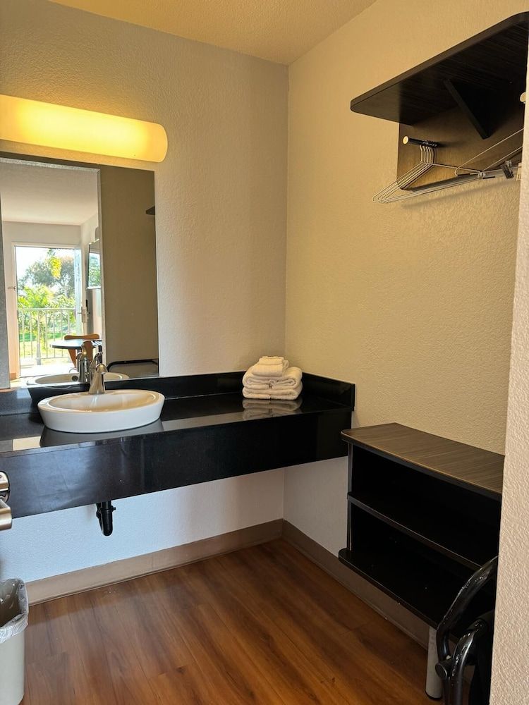 Motel 6 Ventura, CA - South Standard Room, 1 Queen Bed, Non Smoking, Refrigerator 10