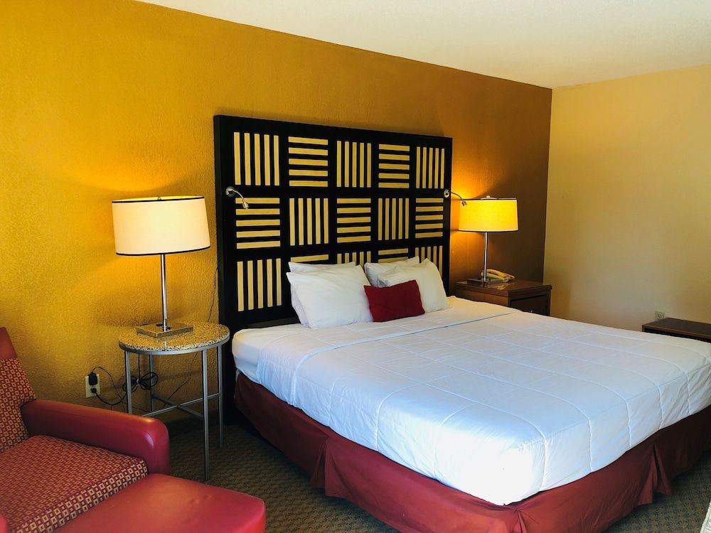 Hotel M Mount Pocono Standard Room, 1 King Bed 3