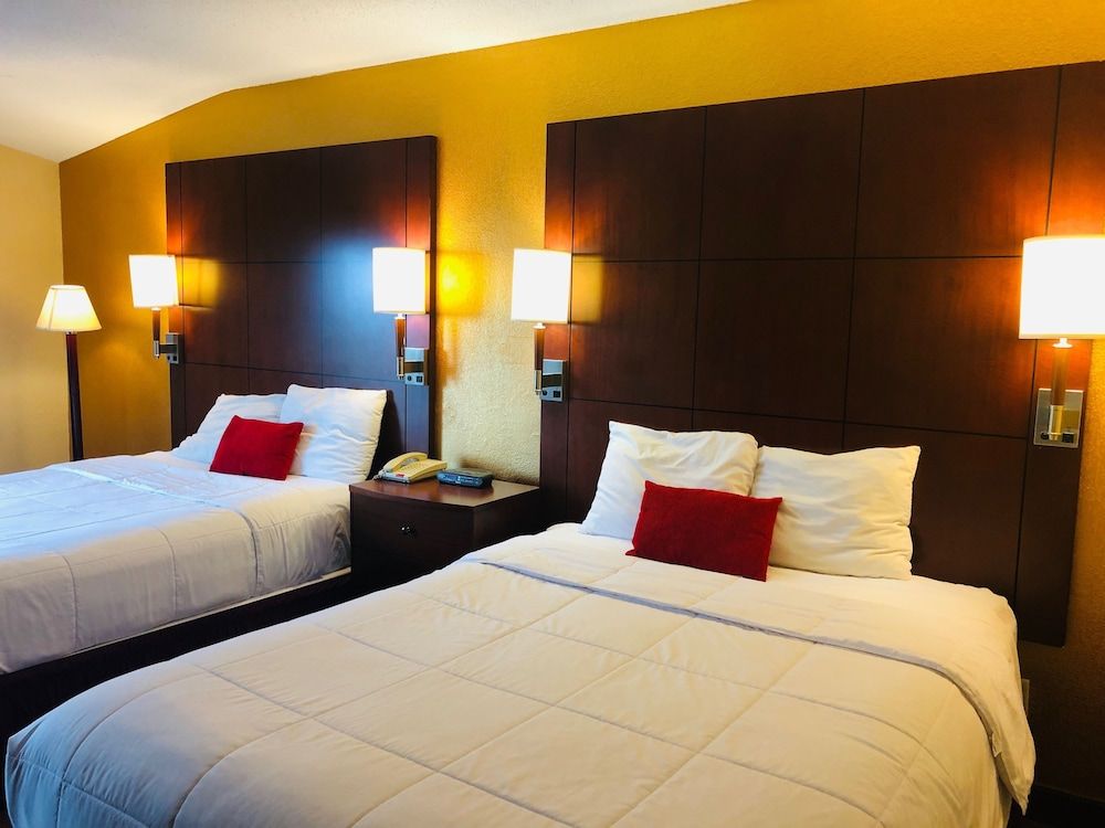 Hotel M Mount Pocono Standard Room, 2 Queen Beds 3