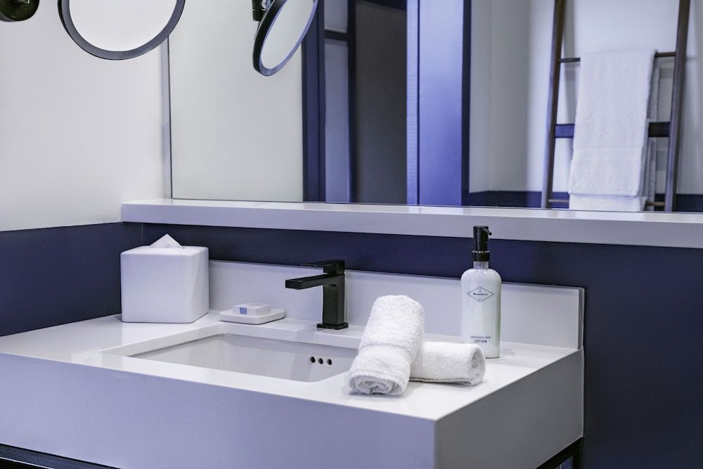 Calistoga Motor Lodge & Spa, a JdV by Hyatt Hotel Premium Room, 2 Queen Beds, Balcony 4